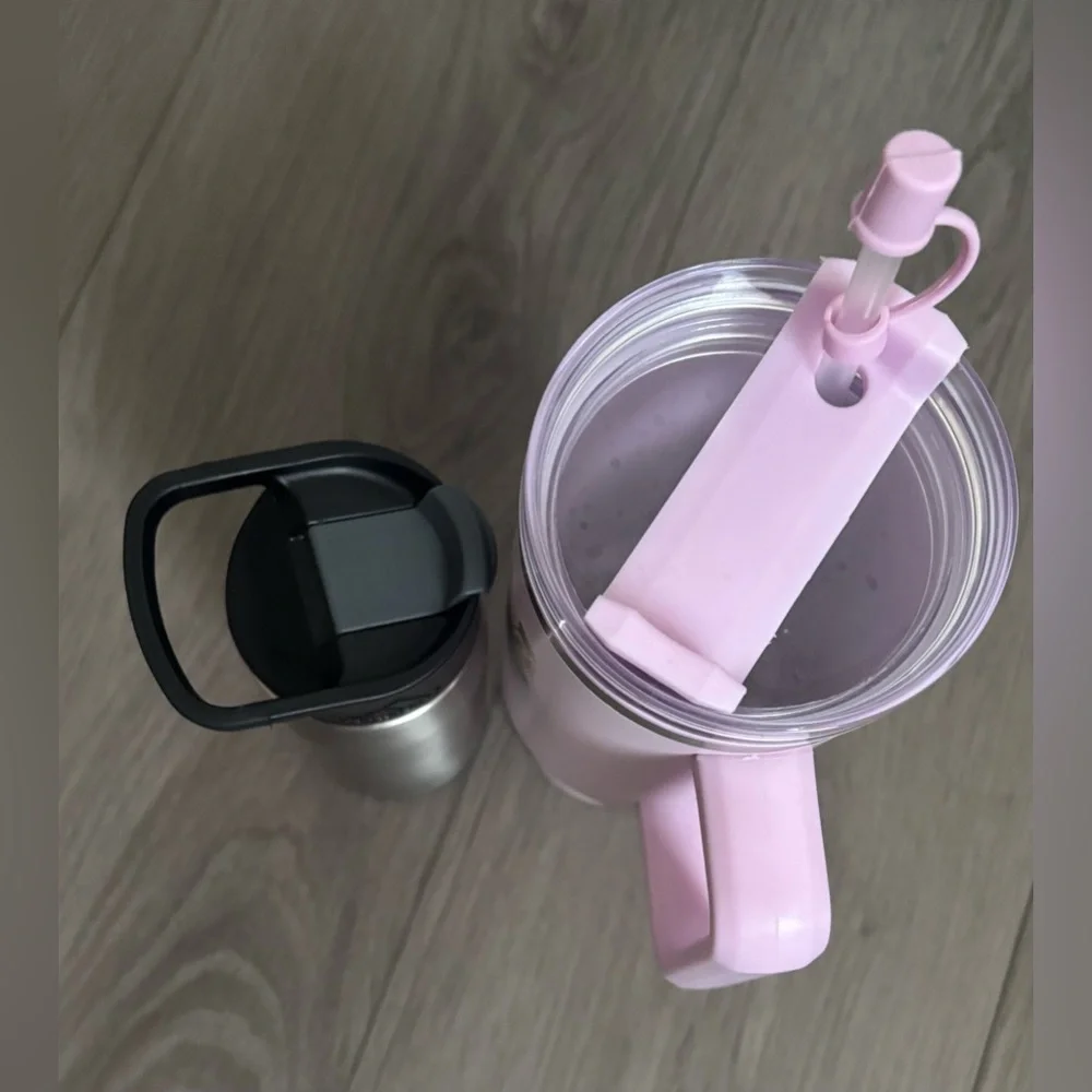 Water bottles - Picture 3 of 3